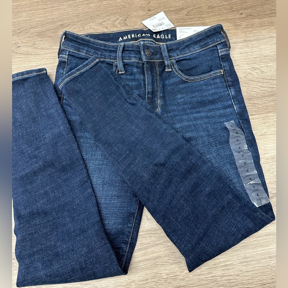 New With Tags American eagle next level stretch size 4 women jeggings